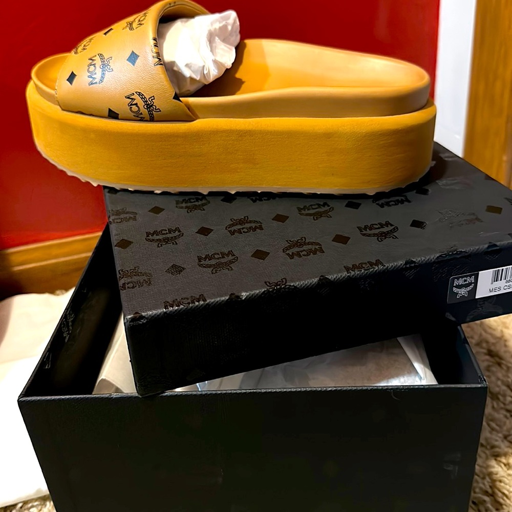 MCM Flip flops worn twice comes with box & dust bag authentic